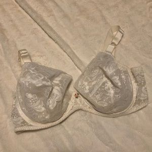 Frederick’s of Hollywood 40D Cream Lace Underwire Bra
